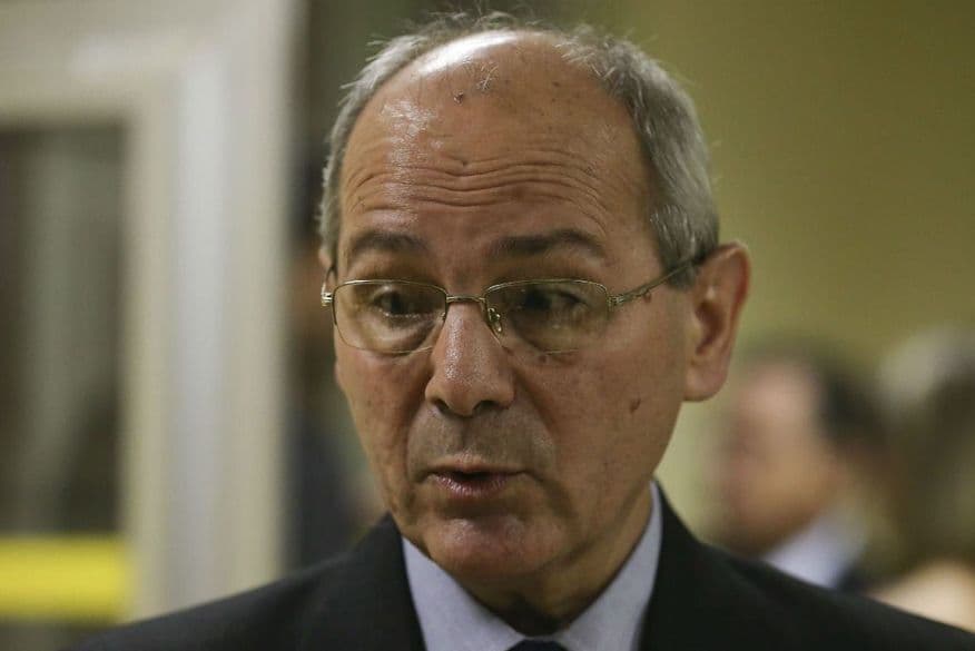 Presidente dos Correios anuncia saída da estatal