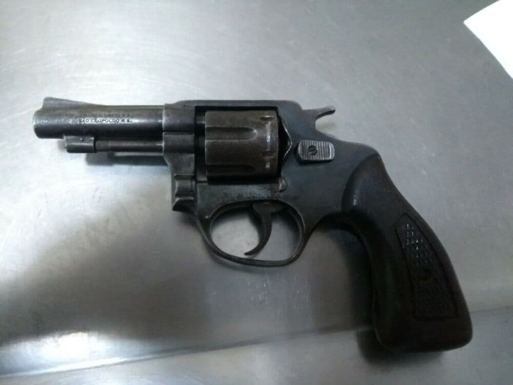 Adolescente de 17 anos é apreendido suspeito de assalto em ponto de ônibus em Campina Grande