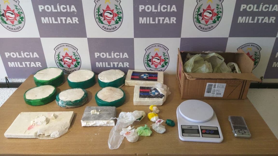 Polícia apreende 8 kg de drogas durante abordagem a veículo em João Pessoa