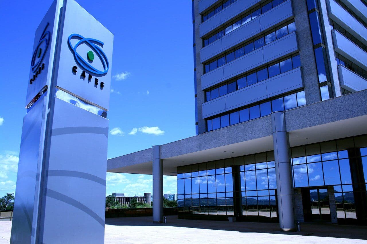 MPF pede na Justiça suspensão de edital de seleção para o Programa de Professor Visitante no Exterior
