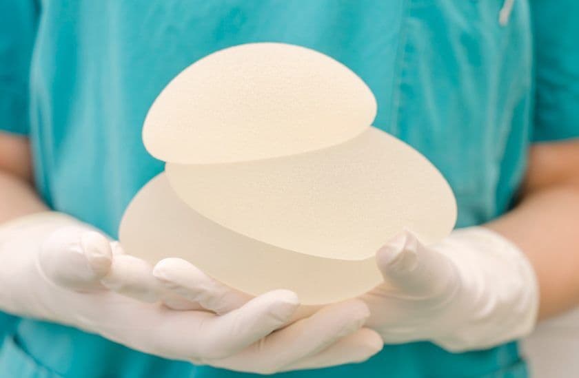 Fabricante de prótese de silicone anuncia recall de três tipos do produto no Brasil