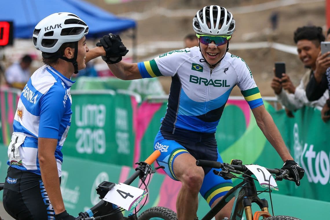 Brasileira conquista medalha de bronze no mountain bike