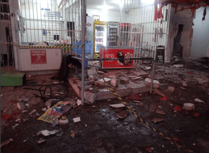 Bandidos explodem cofre de posto de combustível no bairro das Indústrias