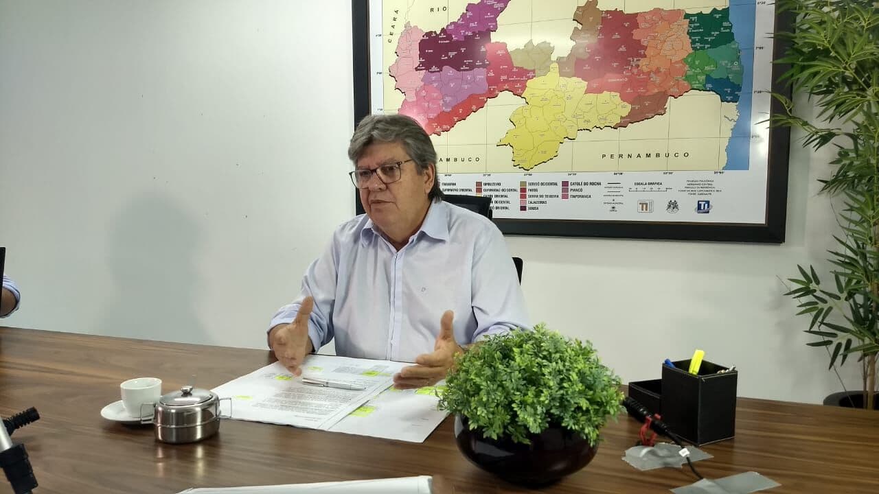 João Azevêdo anuncia primeiros nomes de secretários e mantém núcleo de Ricardo Coutinho