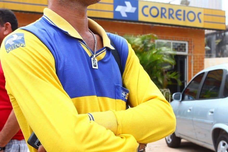 Assaltantes rendem funcionários e roubam agência dos Correios