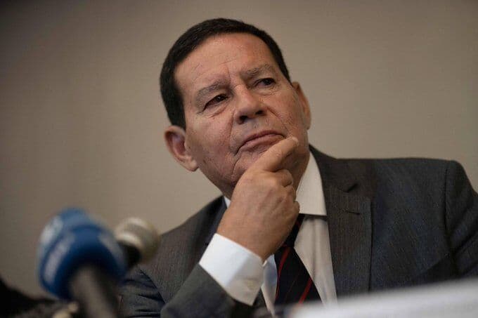 Mourão associa tremores de Merkel a medo de Donald Trump