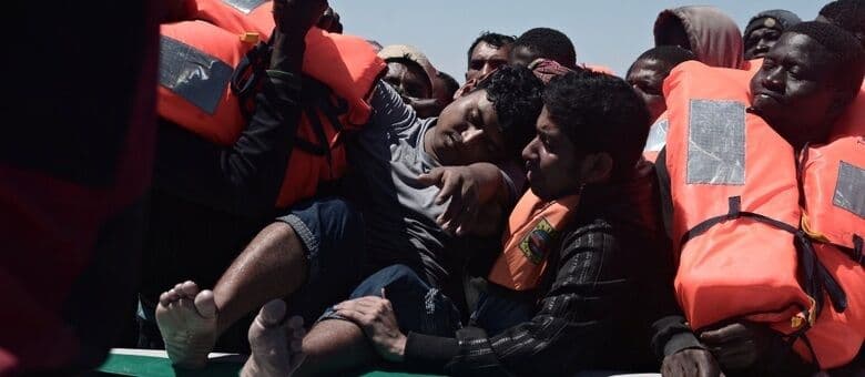 Juiz suspende parcialmente proibição de entrada de refugiados nos EUA