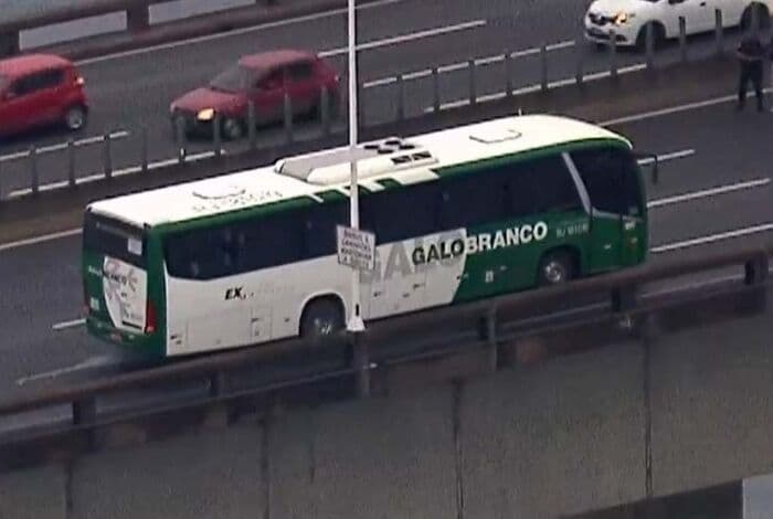 Passageiros são feitos reféns durante sequestro a ônibus na Ponte Rio-Niterói