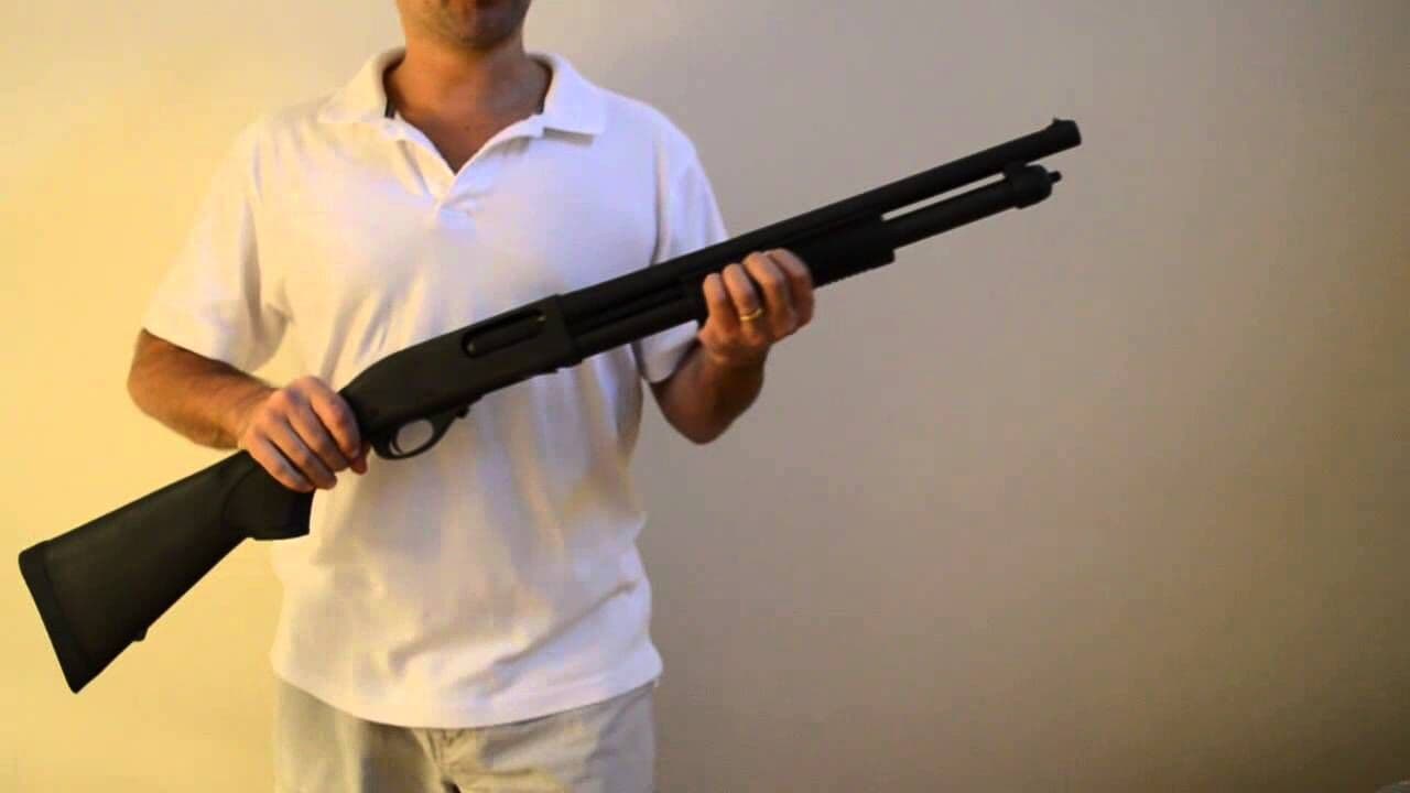 Homem é preso e espingarda é apreendida dentro de casa em João Pessoa