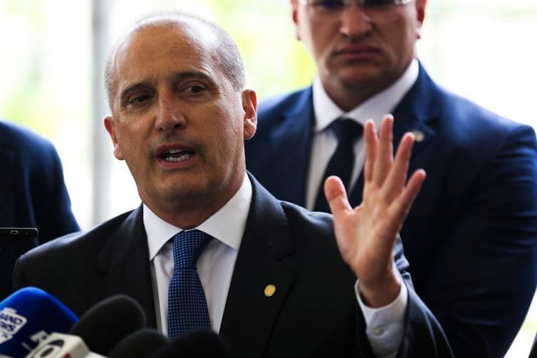 Onyx apresenta lista dos 22 ministérios do governo Bolsonaro