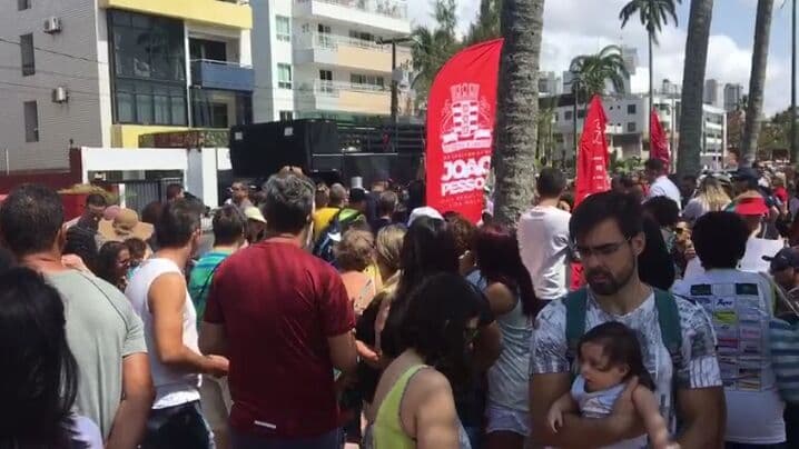 Apoiadores do projeto Acesso Cidadão participam de abraço solidário em João Pessoa