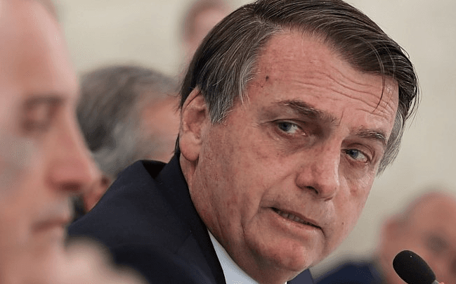 Bolsonaro comenta atentados nos EUA: "não é desarmando o povo que você vai evitar isso aí"