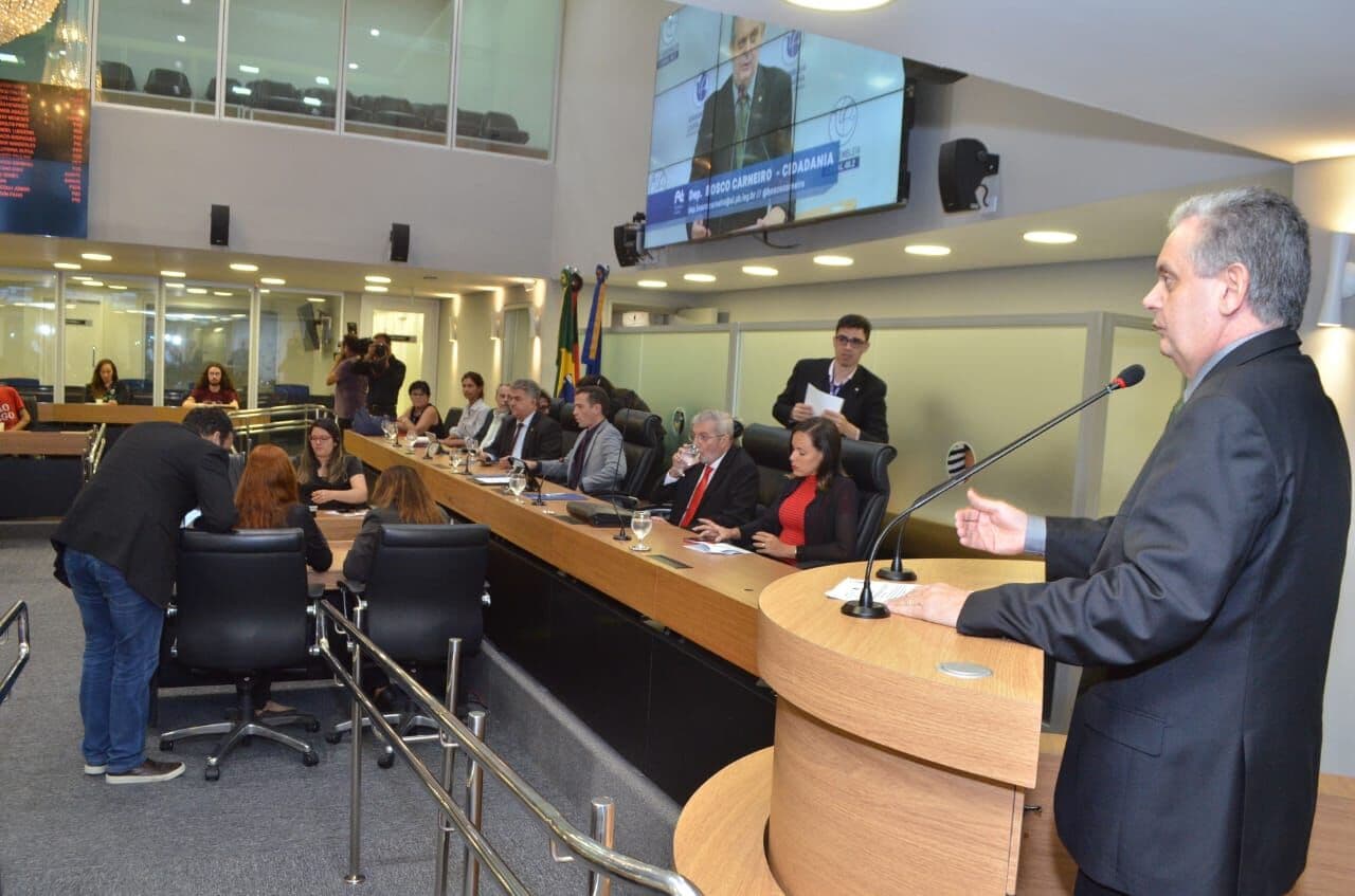 Deputado estadual defende concurso público para tradutor juramentado na Paraíba