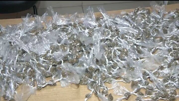 Operação policial prende três pessoas suspeitas de tráfico de drogas em João Pessoa