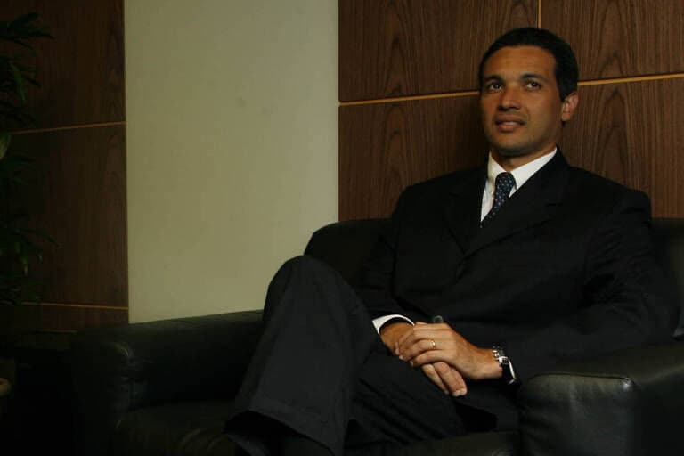 Juiz da Lava Jato manda soltar filho de Edison Lobão e impõe fiança