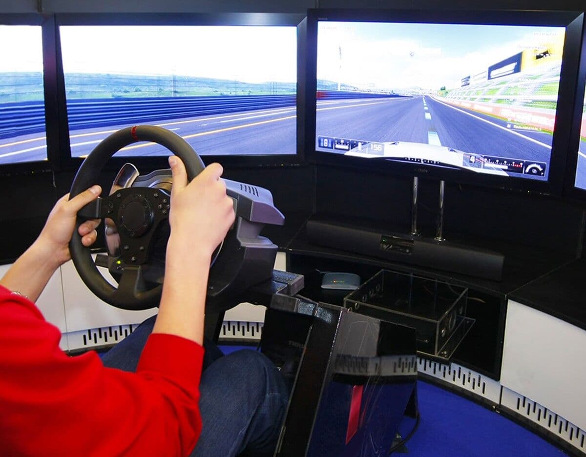 Alunos que se matricularam em autoescola até a última sexta-feira terão que fazer aula em simuladores