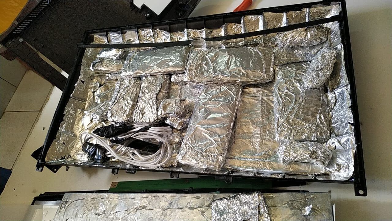 Casal é preso ao tentar entrar com maconha e celulares dentro de TV em presídio da PB