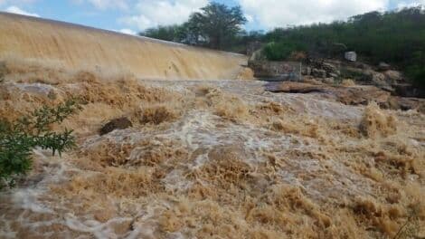 Grupo desaparece após canoa virar em barragem na cidade de Monteiro