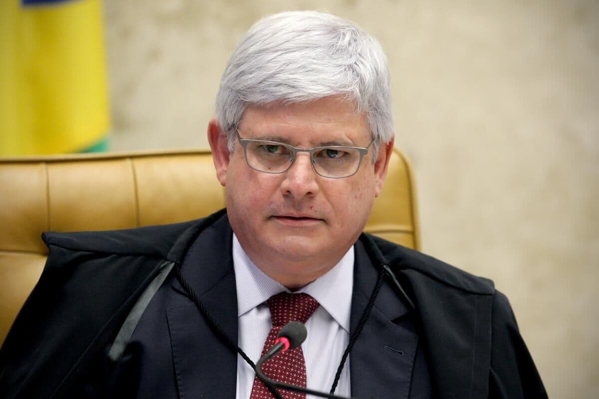 PGR apresenta denúncia contra quatro senadores do PMDB envolvidos na Lava Jato