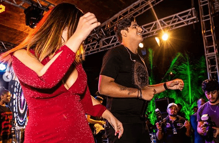 Geisy Arruda foi contratada para fazer presença VIP em show do filho de Pinto do Acordeon em JP