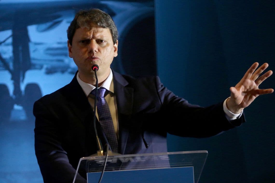 Queda de juros no exterior beneficiará infraestrutura, diz ministro