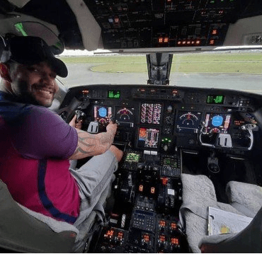 Gusttavo Lima compra jatinho no valor de R$ 48 milhões