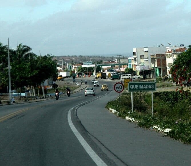 Prefeita e ex-prefeito de Queimadas têm 20 dias para explicar irregularidades em licitação de mais de R$ 380 mil para aquisição de material escolar