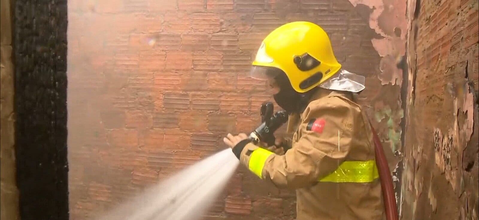 Incêndio atinge parte de residência em Campina Grande