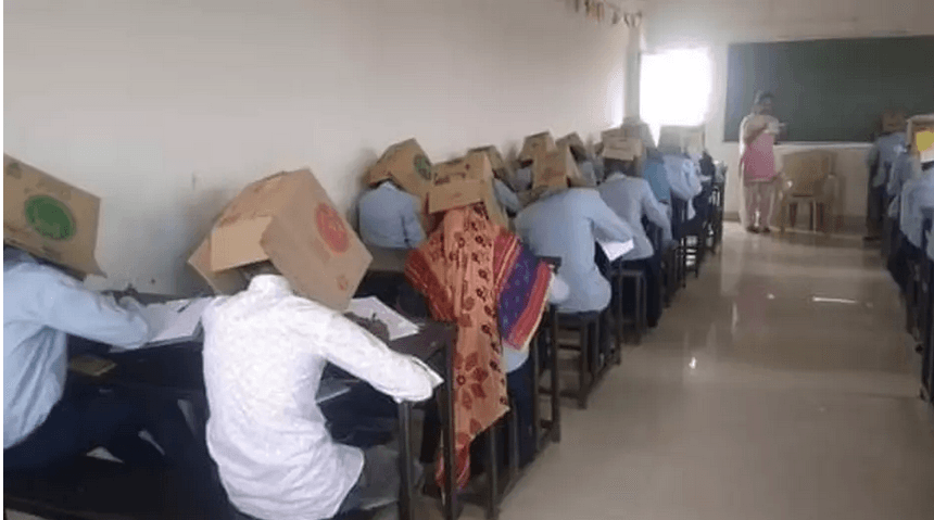 Alunos são flagrados fazendo prova com caixa de papelão na cabeça
