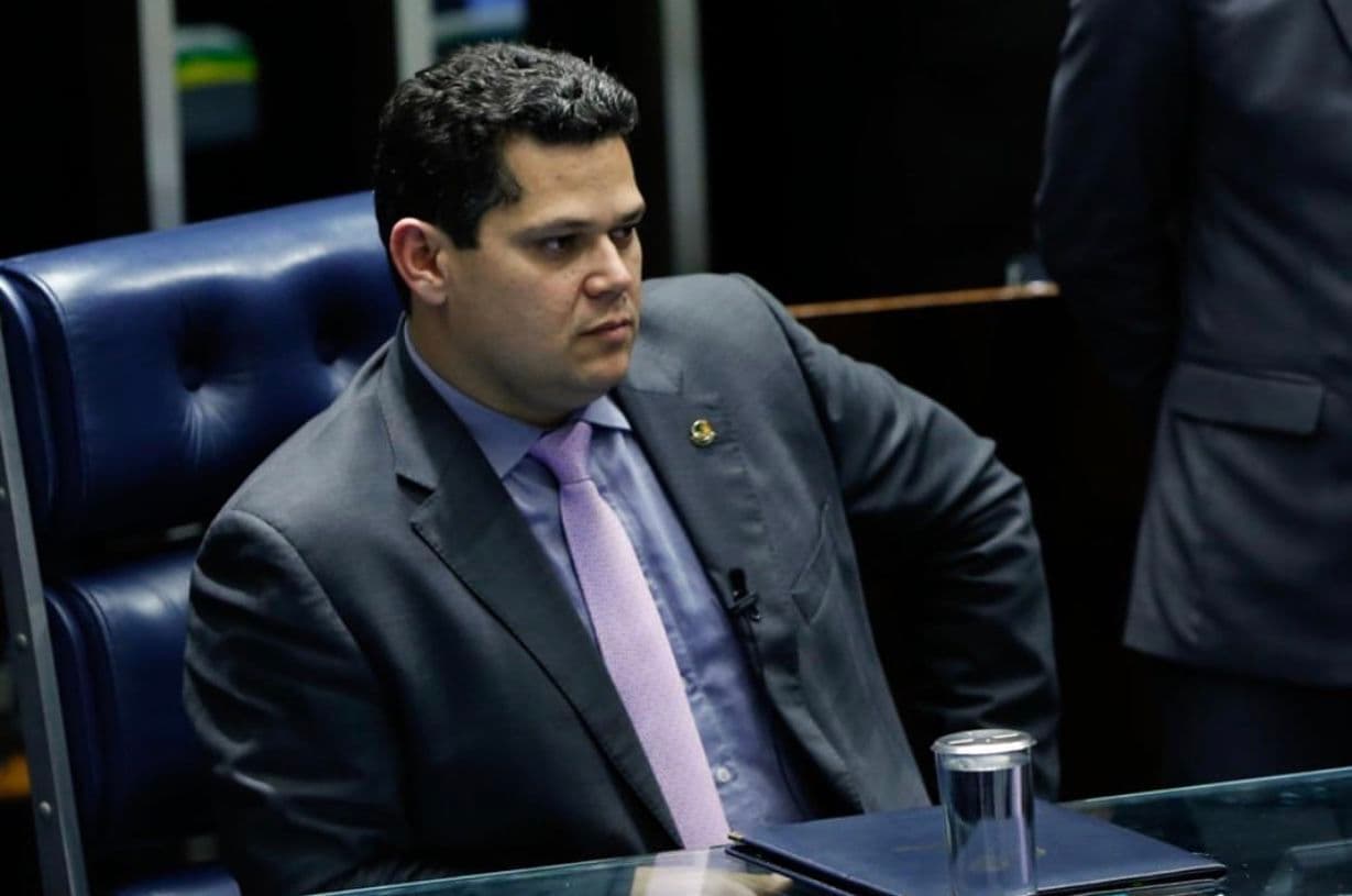 Alcolumbre ocupará Presidência da República durante viagens de Bolsonaro, Mourão e Maia