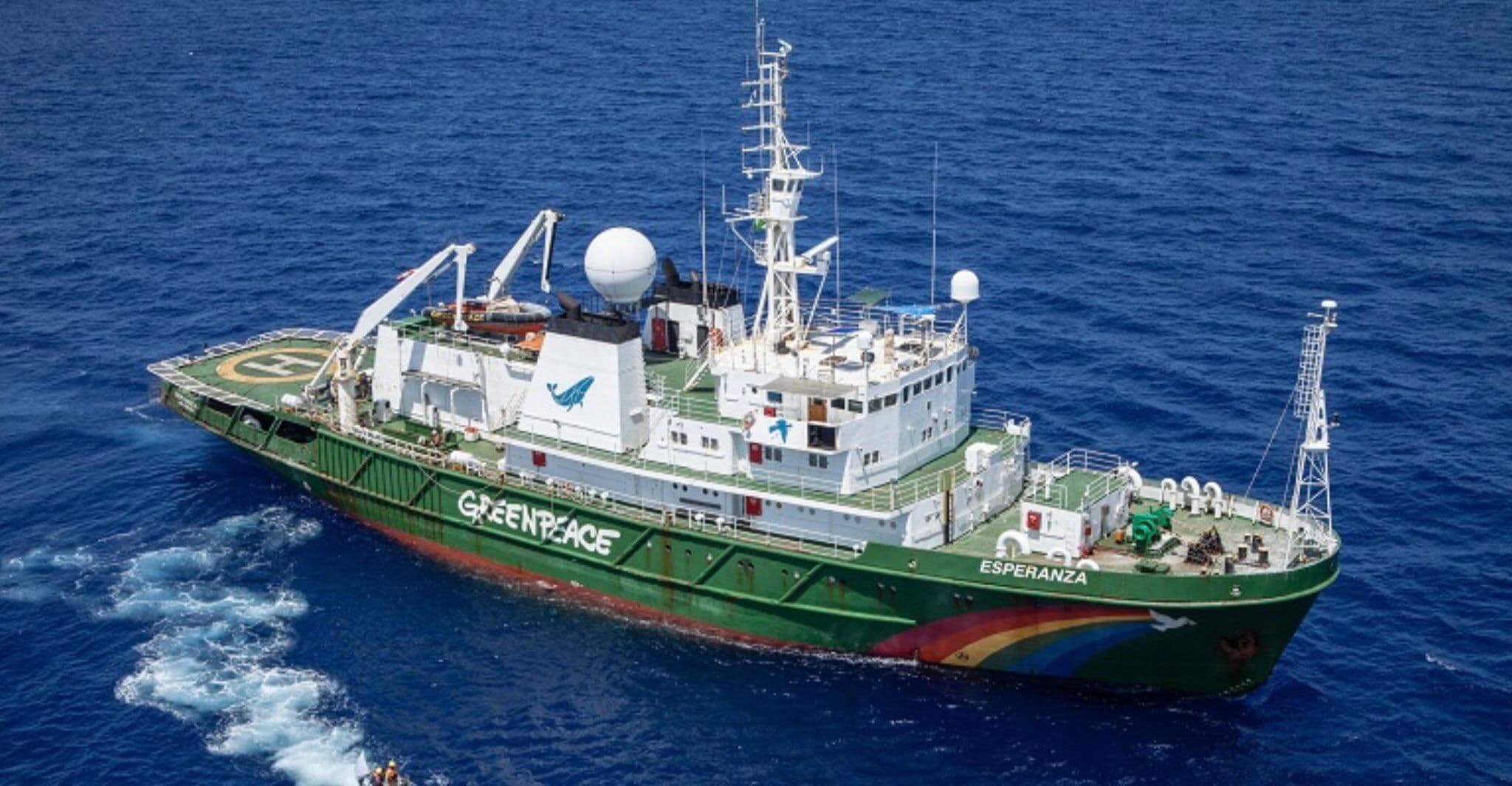 Ministro do Meio Ambiente insinua que Greenpeace tem ligação com óleo em praias