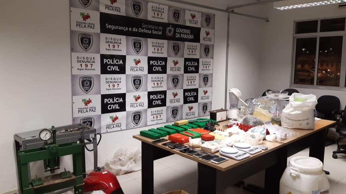 Quadrilha é presa suspeita de tráfico de drogas em estacionamento de shopping em João Pessoa