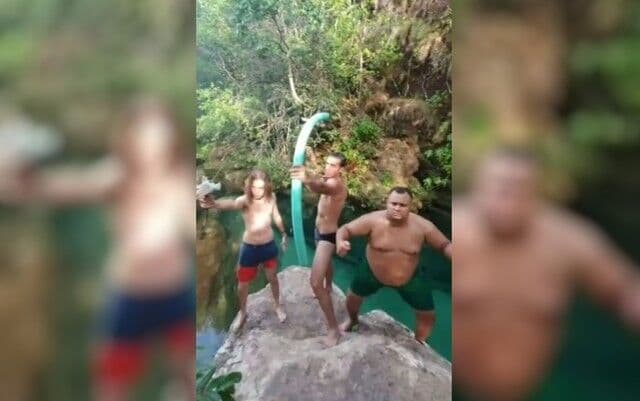 Grupo de amigos recria cena de filme e bomba nas redes sociais como os 'Vingadores do Cerrado'