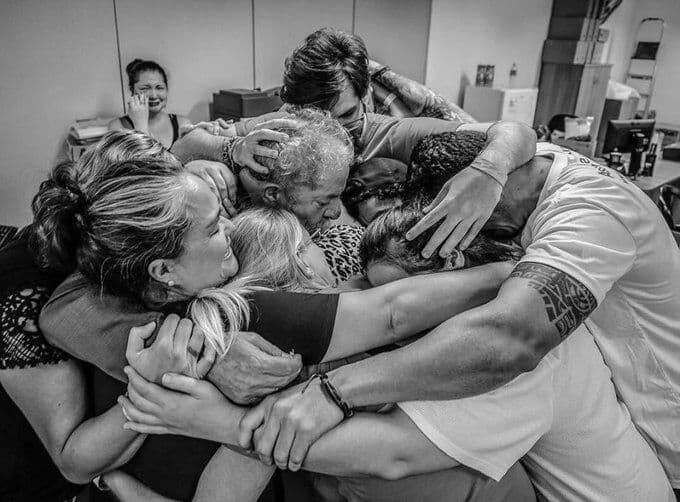 "Justiça tardou mas chegou", diz João Azevêdo sobre soltura de Lula