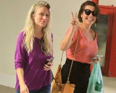 Após separação, Fernanda Souza surge sorridente ao lado de Ludmila Dayer