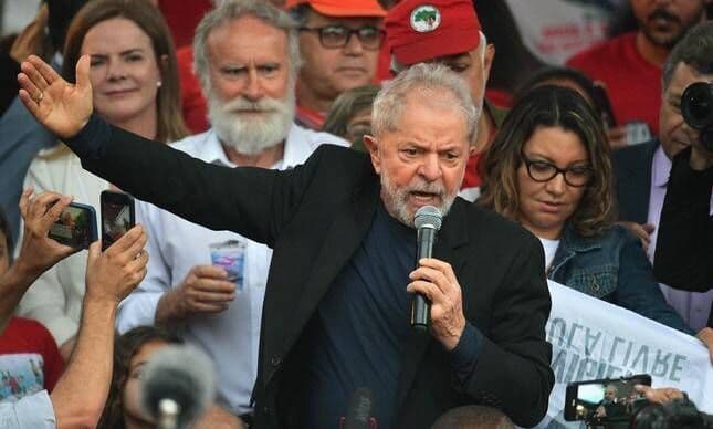 Deputados do PSL pedem prisão preventiva de Lula a Augusto Aras