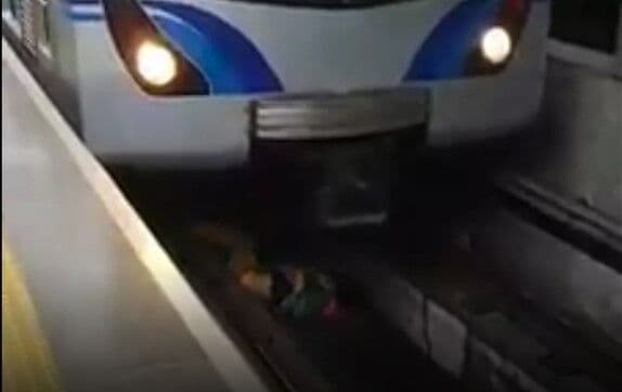 Homem cai nos trilhos do Metrô e maquinista consegue parar o trem a tempo