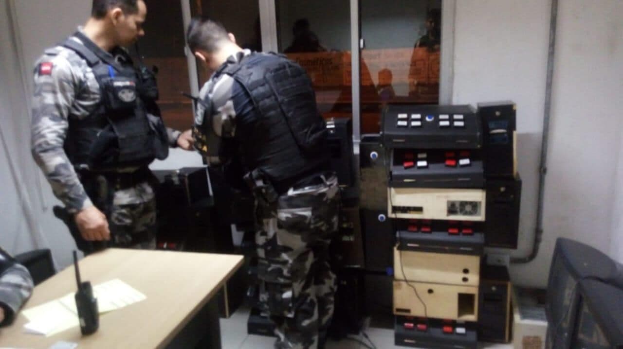 Polícia Militar apreende 4 máquinas caça-níqueis e conduz responsável por jogos de azar em jericó