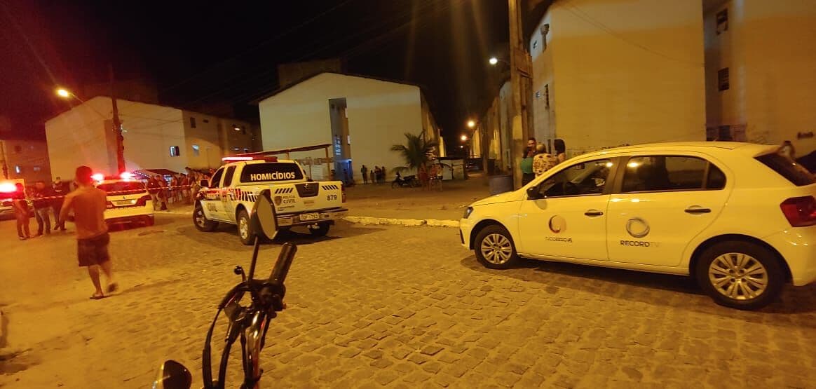 Tiroteio em praça deixa um adolescente morto e pelo menos quatro pessoas feridas em João Pessoa