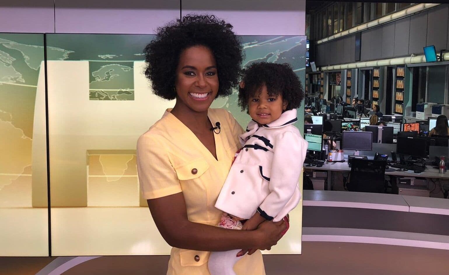 Criança que viralizou em vídeo em que se reconhece em cabelo de Maju visita a apresentadora