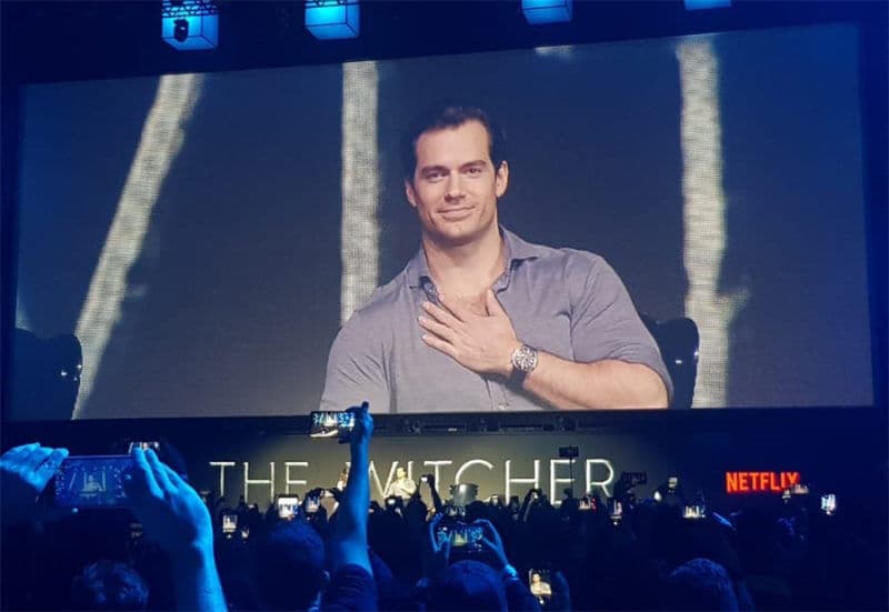 Henry Cavill, o Superman, aparece de surpresa na Comic Con em São Paulo