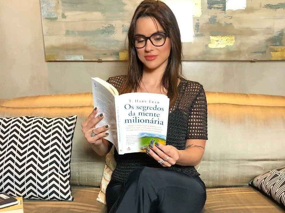 Ex-panicat vira coach em finanças e fica milionária