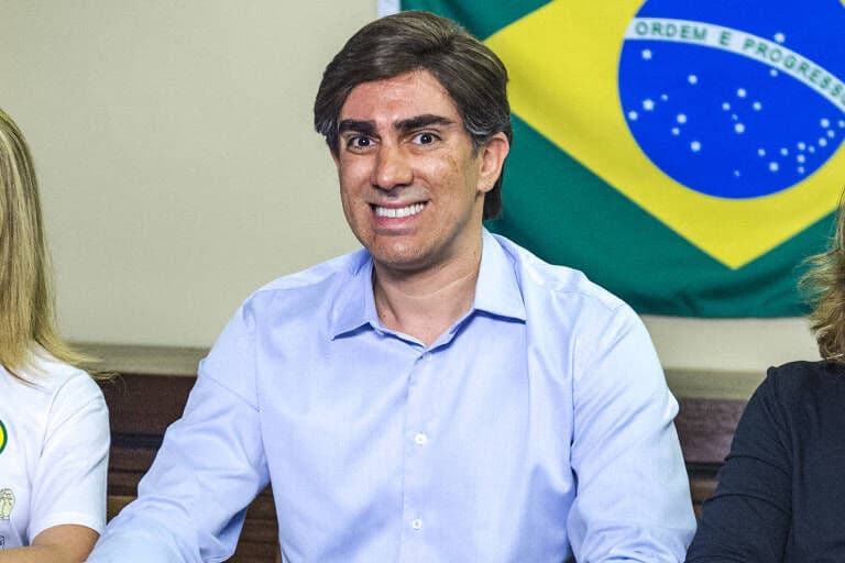 Marcelo Adnet desfilará na Sapucaí fantasiado de Jair Bolsonaro