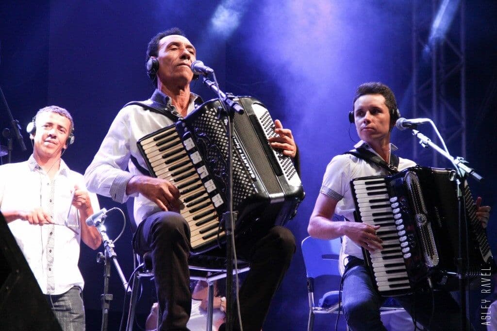 Velório de Dejinha acontece em igreja de Monteiro e sepultamento será nesta segunda