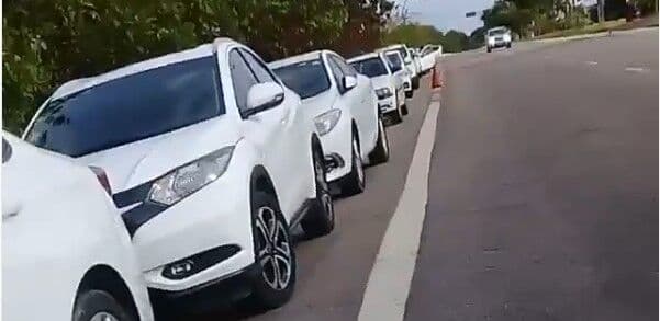 Motoristas desrespeitam ciclistas e estacionam em ciclovias de João Pessoa