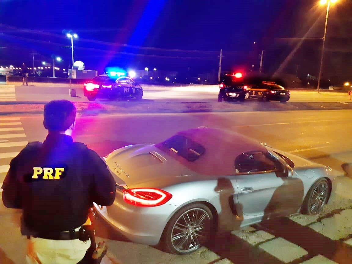 PRF flagra 20 pessoas dirigindo sob efeito de álcool no primeiro final de semana da Operação Verão