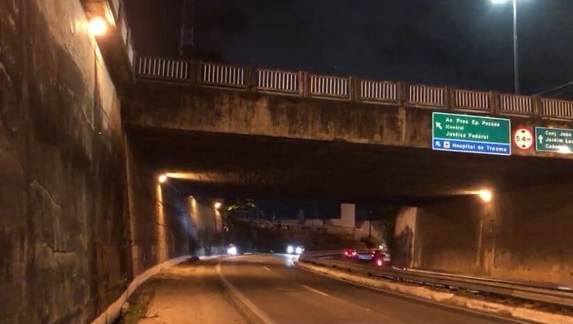Homem fica ferido após escorregar e cair de viaduto em João Pessoa