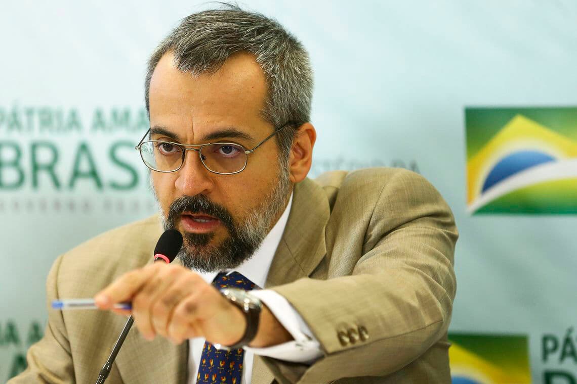 MEC quer prova federal para crianças a partir de 6 anos e planeja mudar Enem
