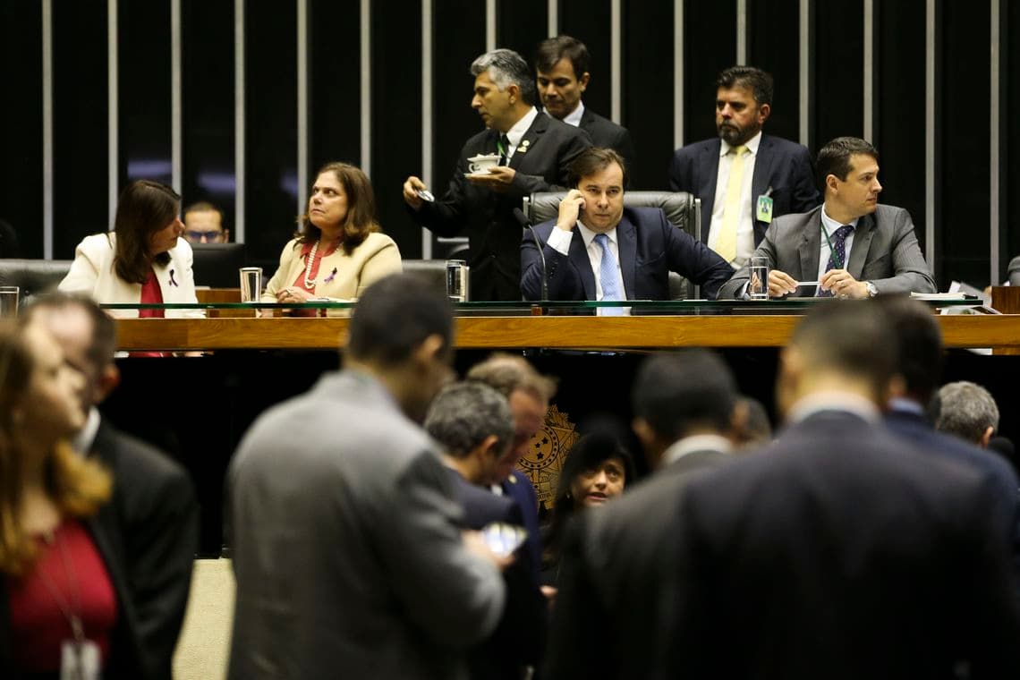 Maia diz que reforma tributária, administrativa e saneamento são prioridades