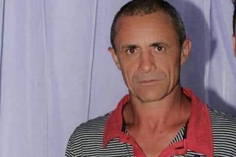 Jovem é assassinado a tiros em praça no Sertão do Estado